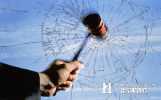 什么是民营医院发展大的玻璃门？