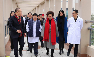 市区领导看望慰问中国医学科学院肿瘤医院深圳医院